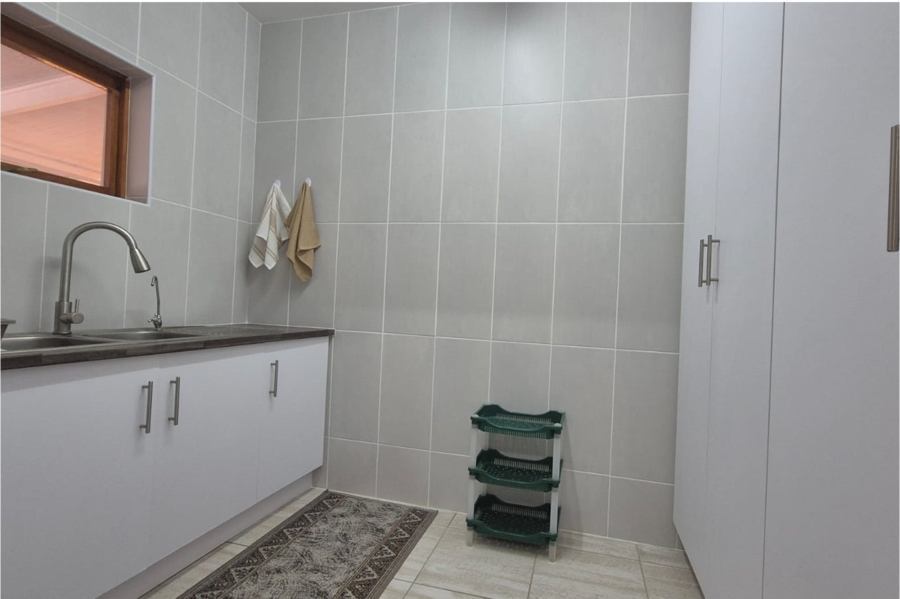 4 Bedroom Property for Sale in Stilbaai Wes Western Cape